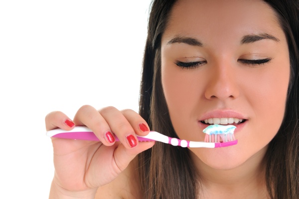 A Dentist In Tucson Explains Why Brushing Is Not Enough